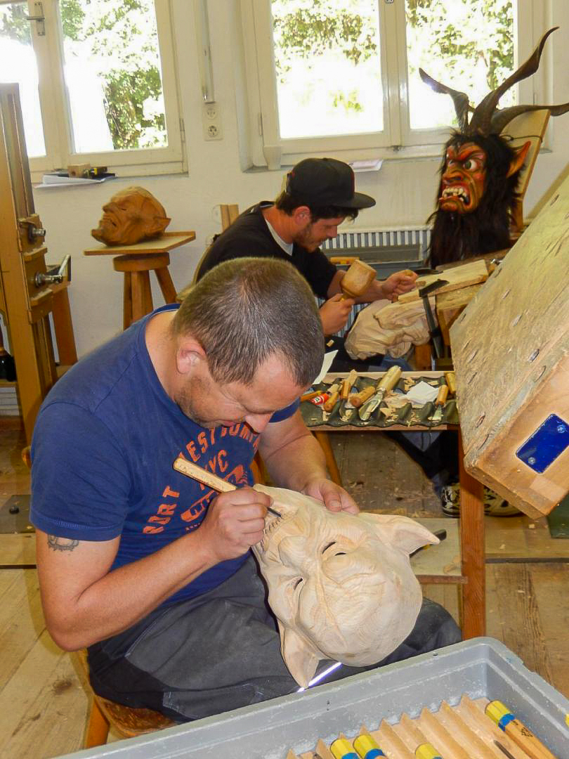 krampusmaske-schnitzen-kurs-43