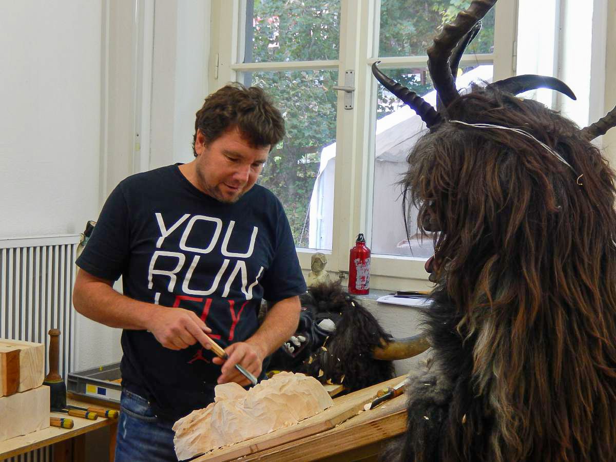 krampusmaske-schnitzen-kurs-44