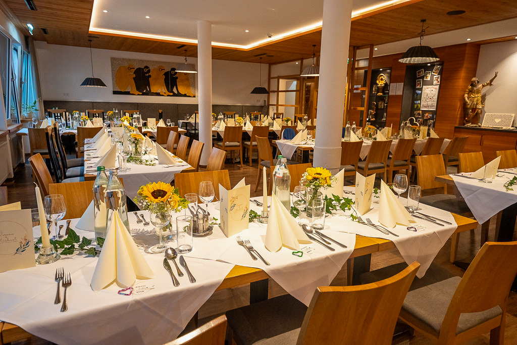 S 73 Feier _ Evtl auch für seite 4 ein besseres dabei (1)-2