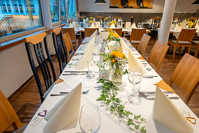 S 73 Feier _ Evtl auch für seite 4 ein besseres dabei (12)